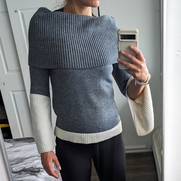 Cowl Neck Color blocked sweater - Picture 5 of 6